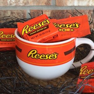 🎃👻Reese's Mug w/ Candy Logo👻🎃
